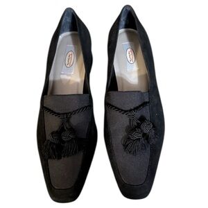 Talbots women’s suede stretch black tassel loafers excellent condition, Size 7.5